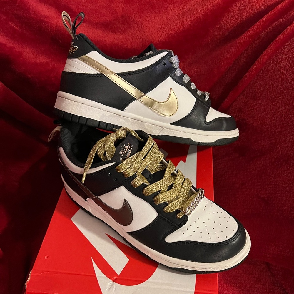 Nike Women's Black and Gold Sneakers